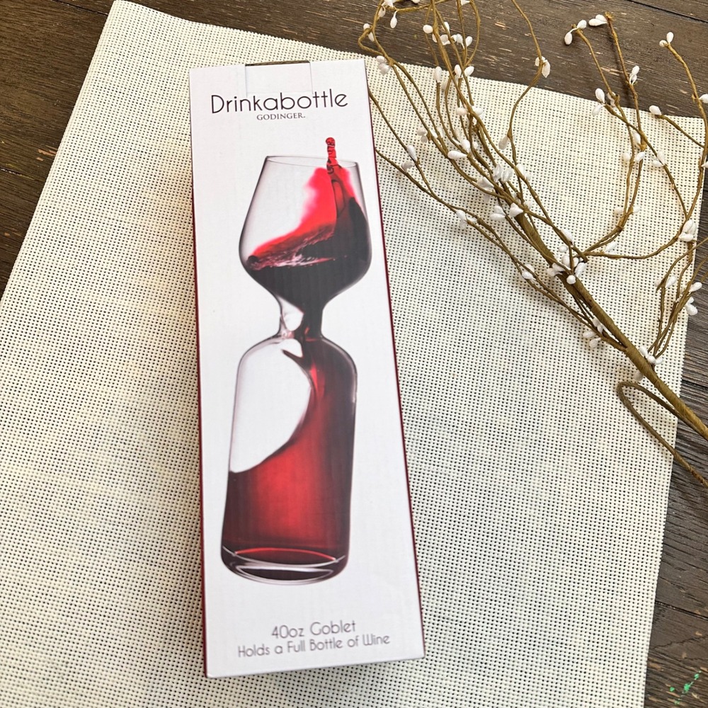Godinger Drinkabottle 40oz Goblet Whimsical Wine Glass Container New‎